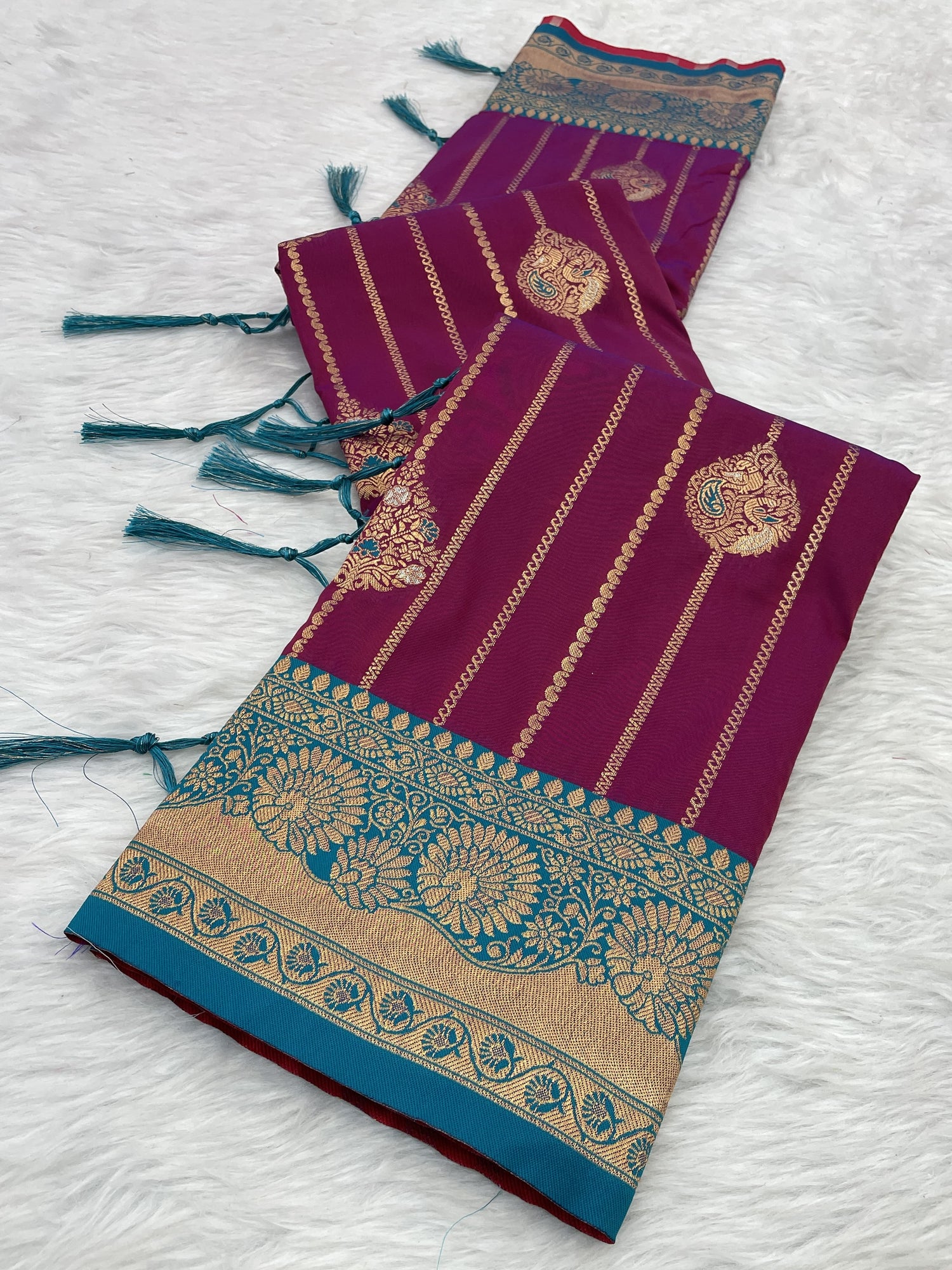 Megenta Soft Silk Zari Woven Patola Banarasi Saree Soft Silk Saree Anant Tex Exports Pvt.Ltd..