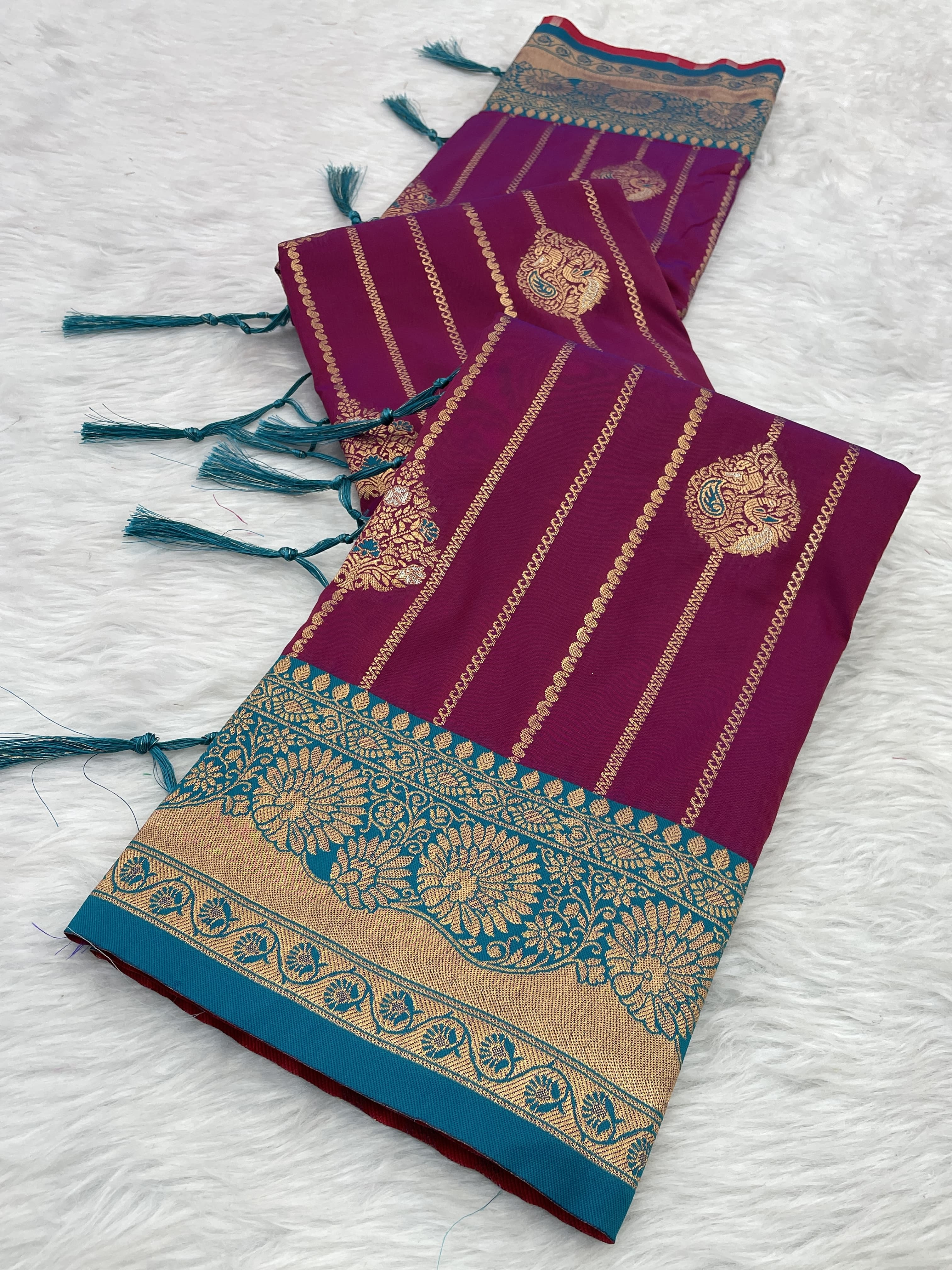 Megenta Soft Silk Zari Woven Patola Banarasi Saree