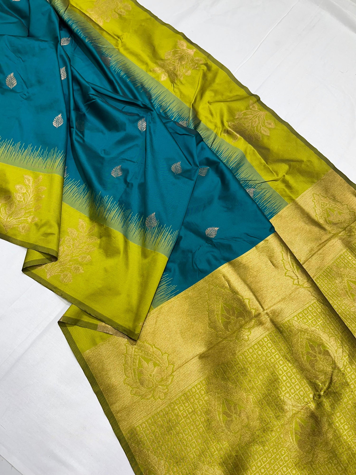 Sea Blue Soft Silk Floral Border Contrast Zari Soft Silk Saree