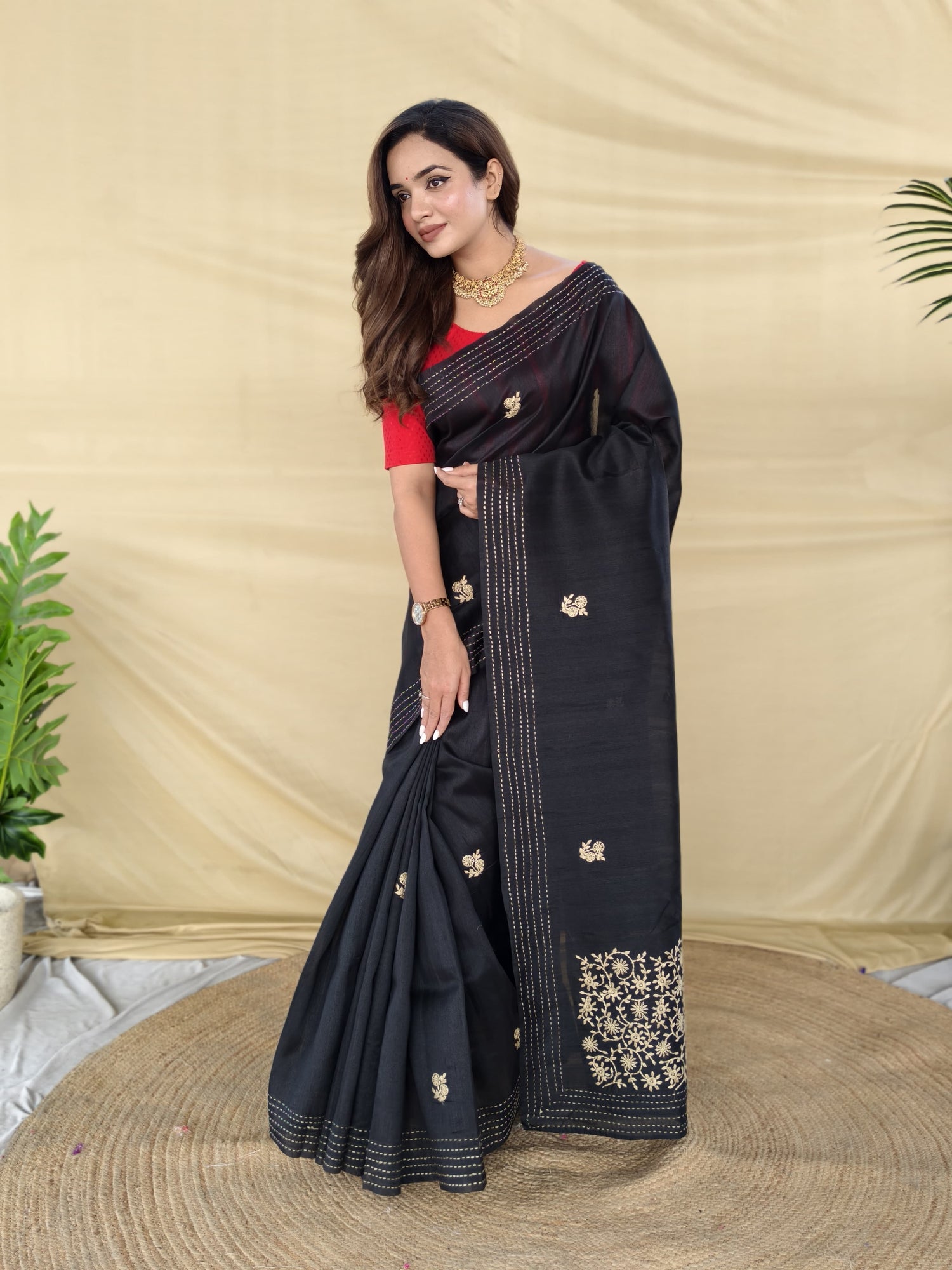 Black Pure Matka Silk Floral Butti Embroidery Silk Saree 