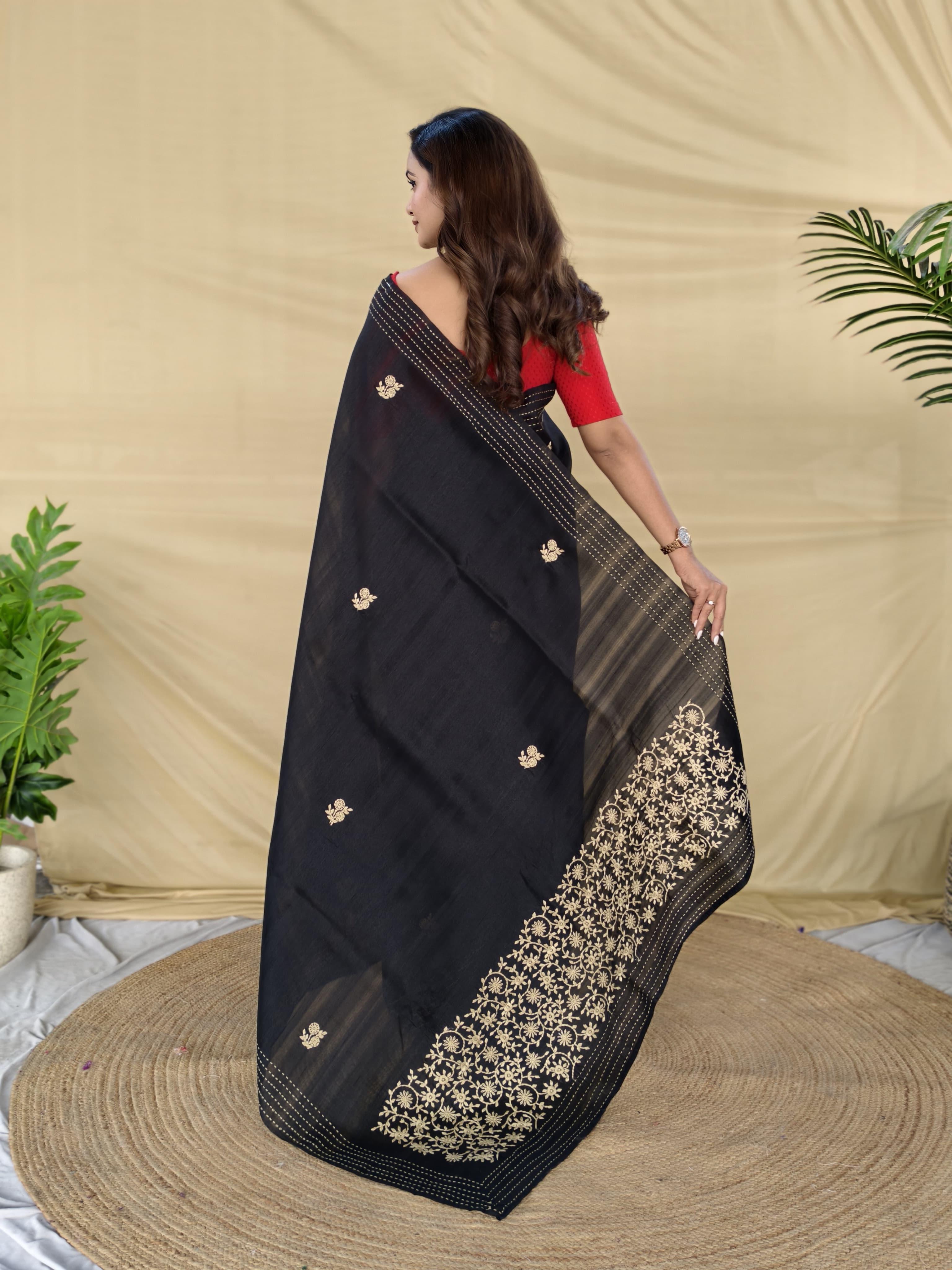 Black Pure Matka Silk Floral Butti Embroidery Silk Saree 