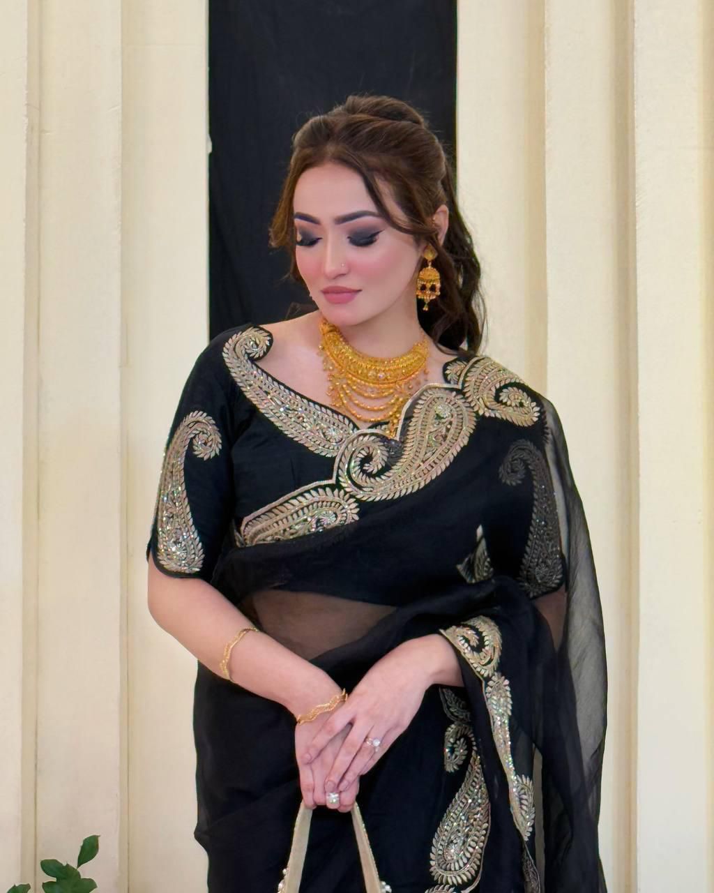 Black Pure Soft Rangoli Silk with c Pallu Zari Thread Saree 