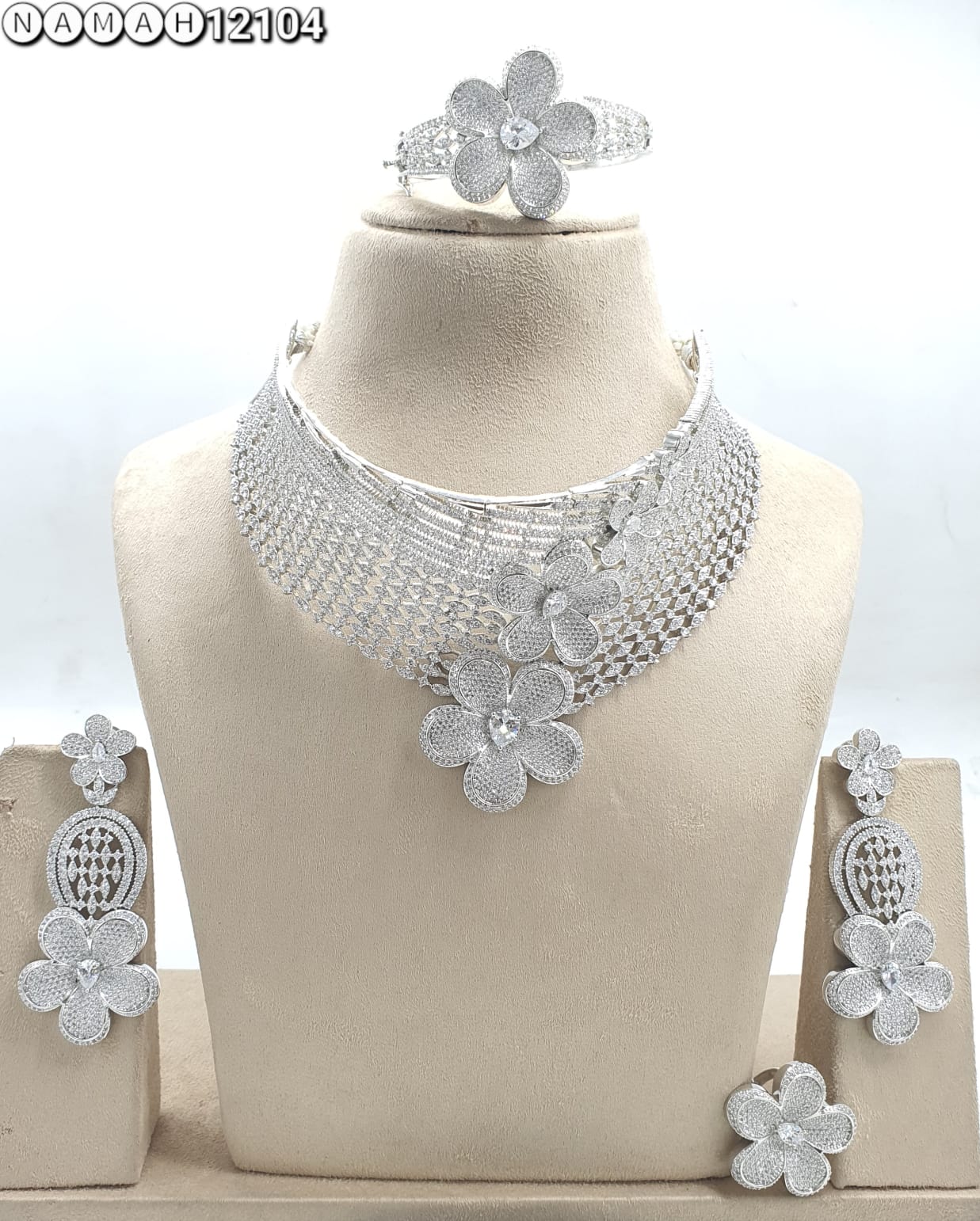 White American Diamond Necklace Set