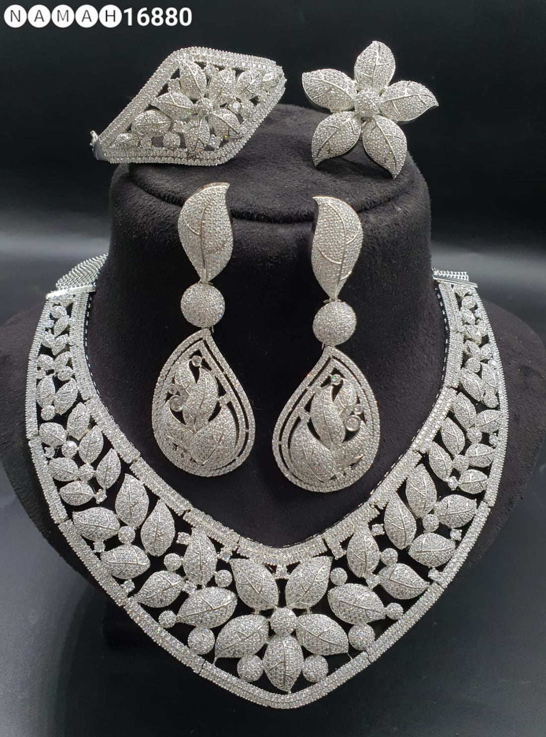 White American Diamond Necklace Set