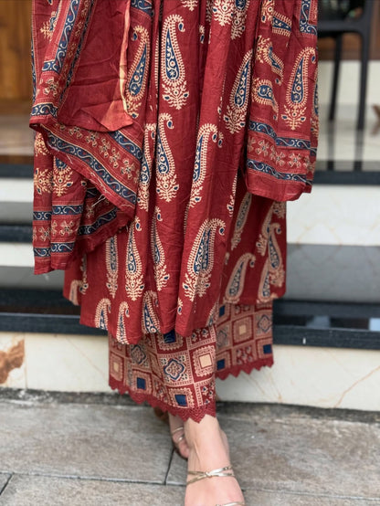 Red Pure 60x60 Jaipuri Cotton Bagru Print Kurti Pant Dupatta Set 