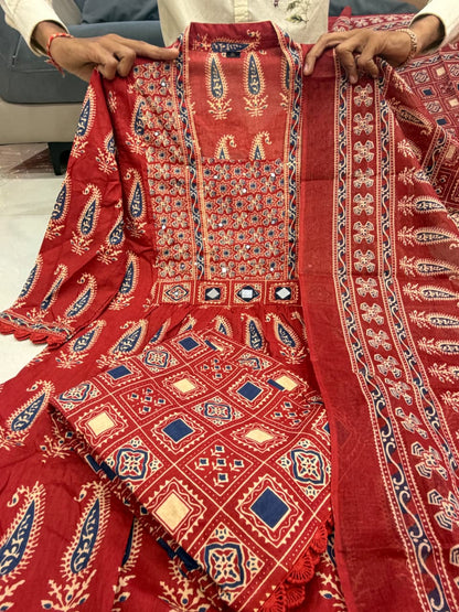 Red Pure 60x60 Jaipuri Cotton Bagru Print Kurti Pant Dupatta Set 