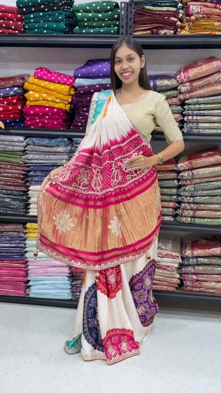 White Pure Gajji Silk Rasmandal Bandhani Print With Lagadi Pallu Saree