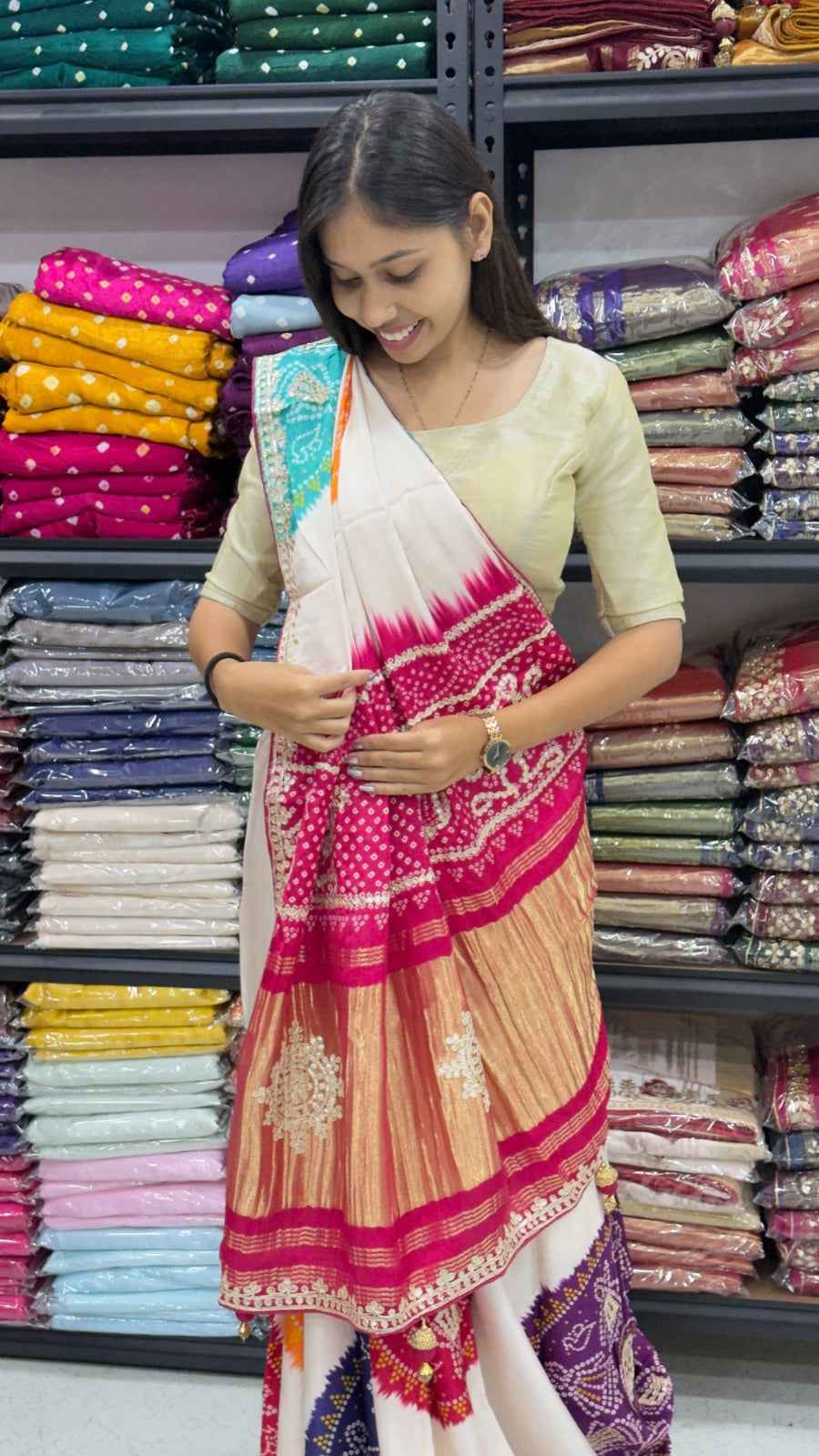 White Pure Gajji Silk Rasmandal Bandhani Print With Lagadi Pallu Saree
