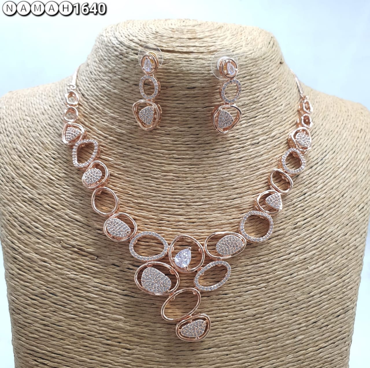 White American Copper Diamond Necklace Set