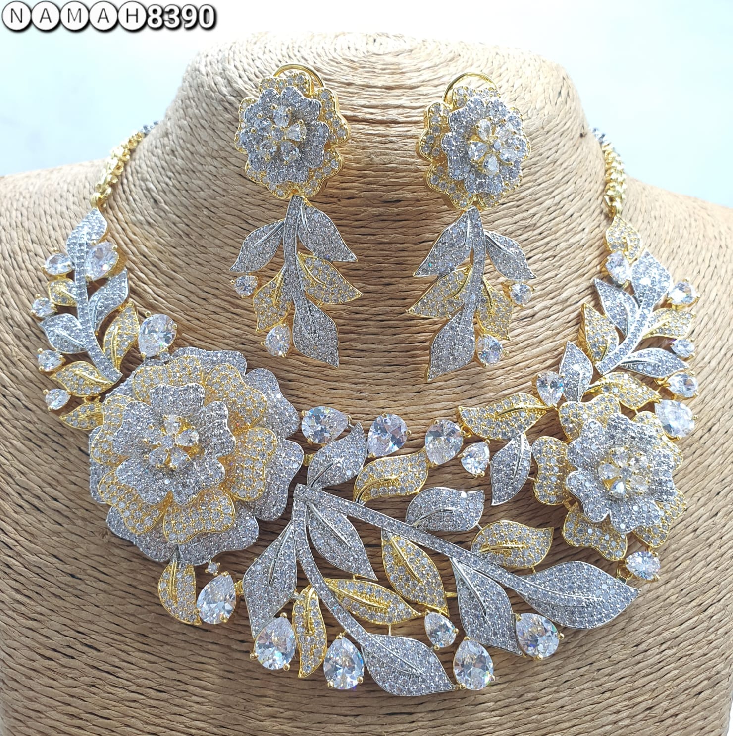 White American Diamond Necklace Jewellery Set