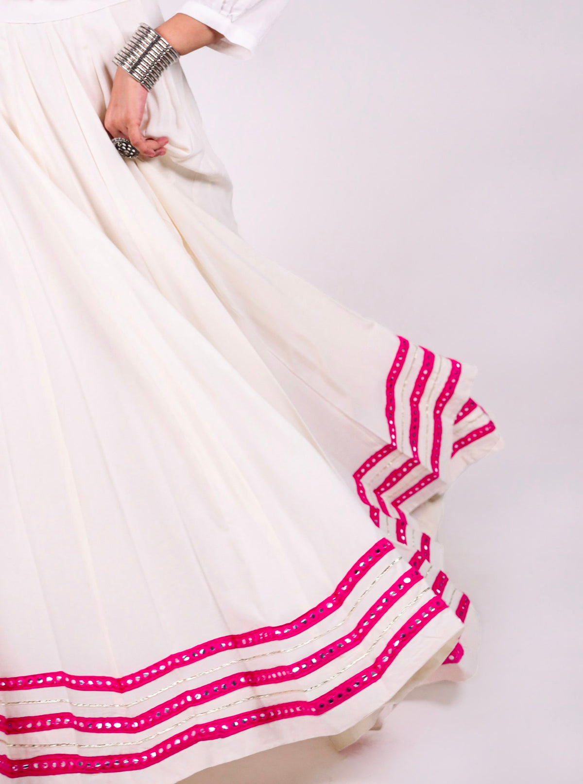 White Pure Rayon Cotton &amp; Georgette 7 Mtr Flair Heavy Thread Work Navratri Lehenga Skirt
