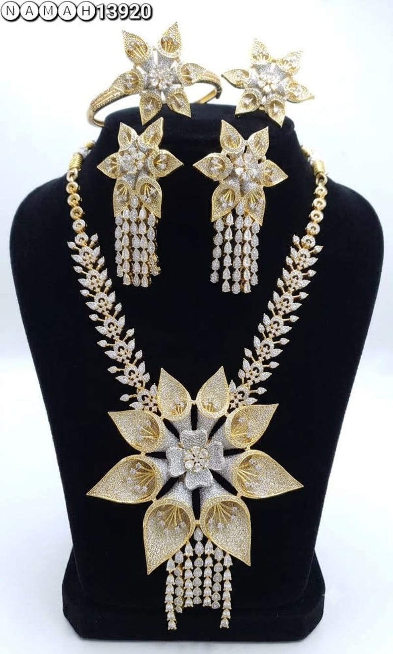 Golden American Diamond Design Necklace Jewellery Set