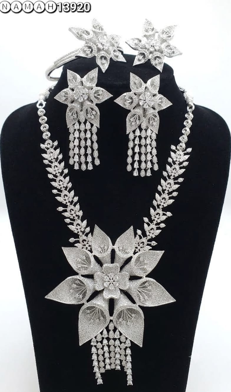 White American Diamond Design Necklace Jewellery Set