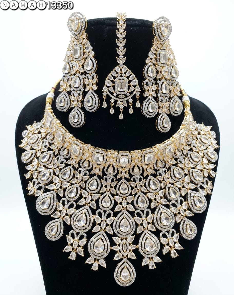 White American Diamond Design Necklace Jewellery Set