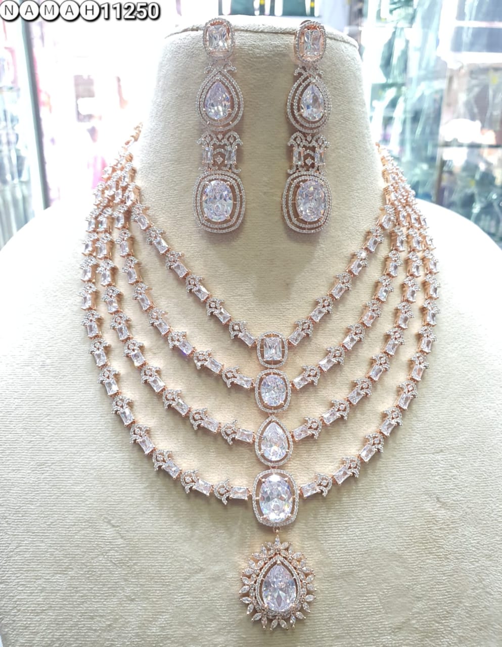 White American Diamond Design Necklace Jewellery Set