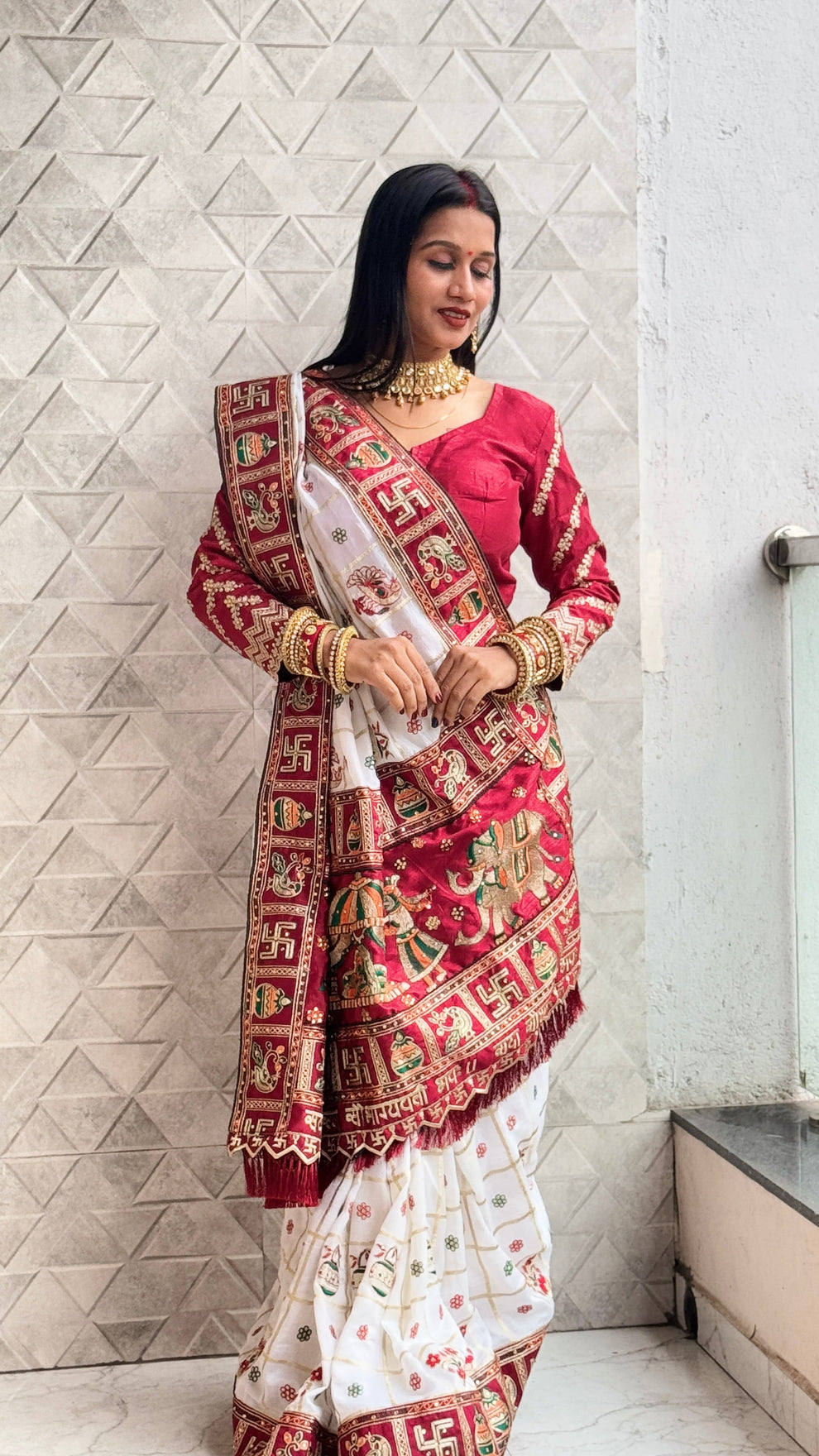 White Maroon Pure Soft Silk Panter Patola Embroiderd Panter Patola Saree