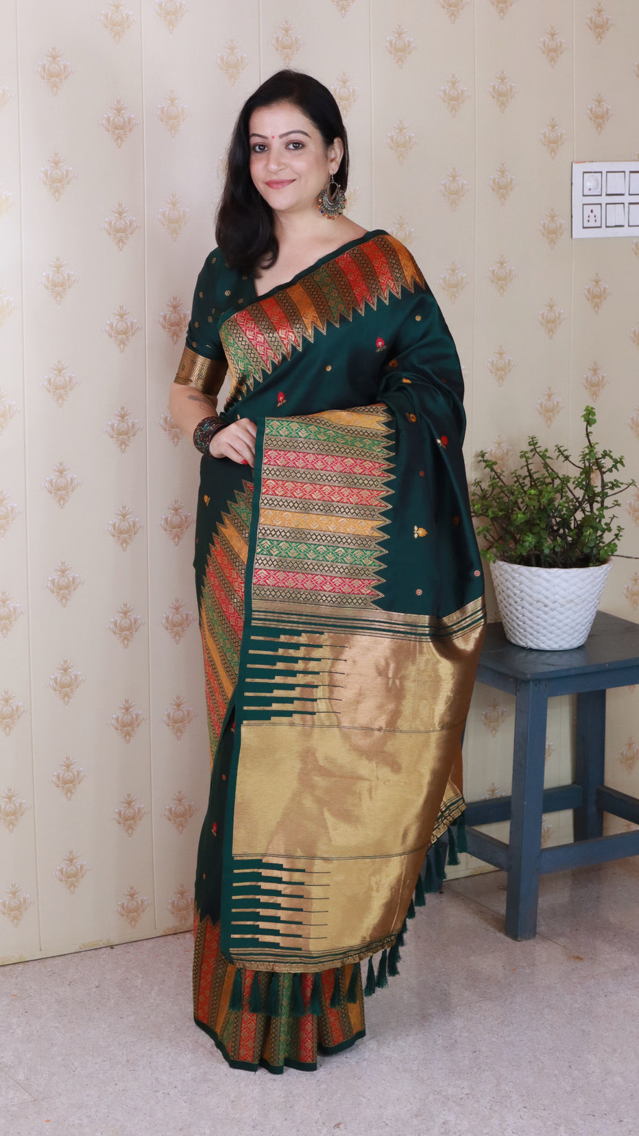Bottal Green Soft Silk Meenakari Zari Woven Saree Banarasi Saree Anant Tex Exports Pvt.Ltd..