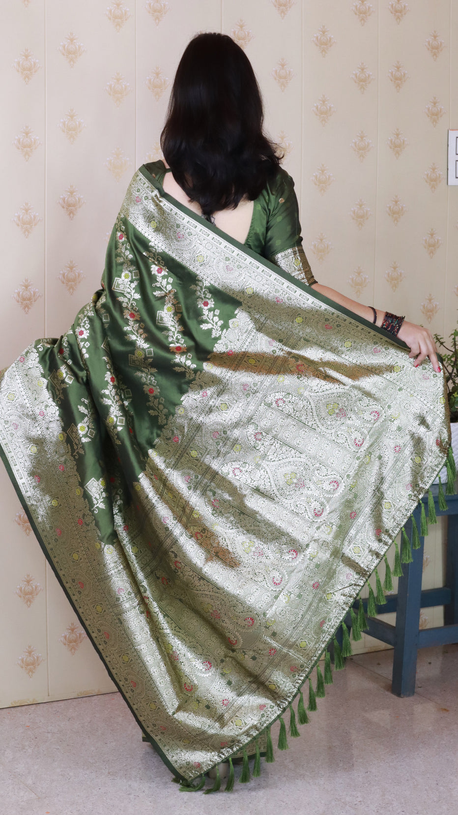 Mehendi Green Soft Silk Banarasi Jaal Meenakari Zari Banarasi Saree