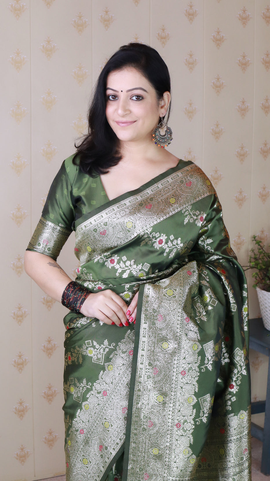 Mehendi Green Soft Silk Banarasi Jaal Meenakari Zari Banarasi Saree