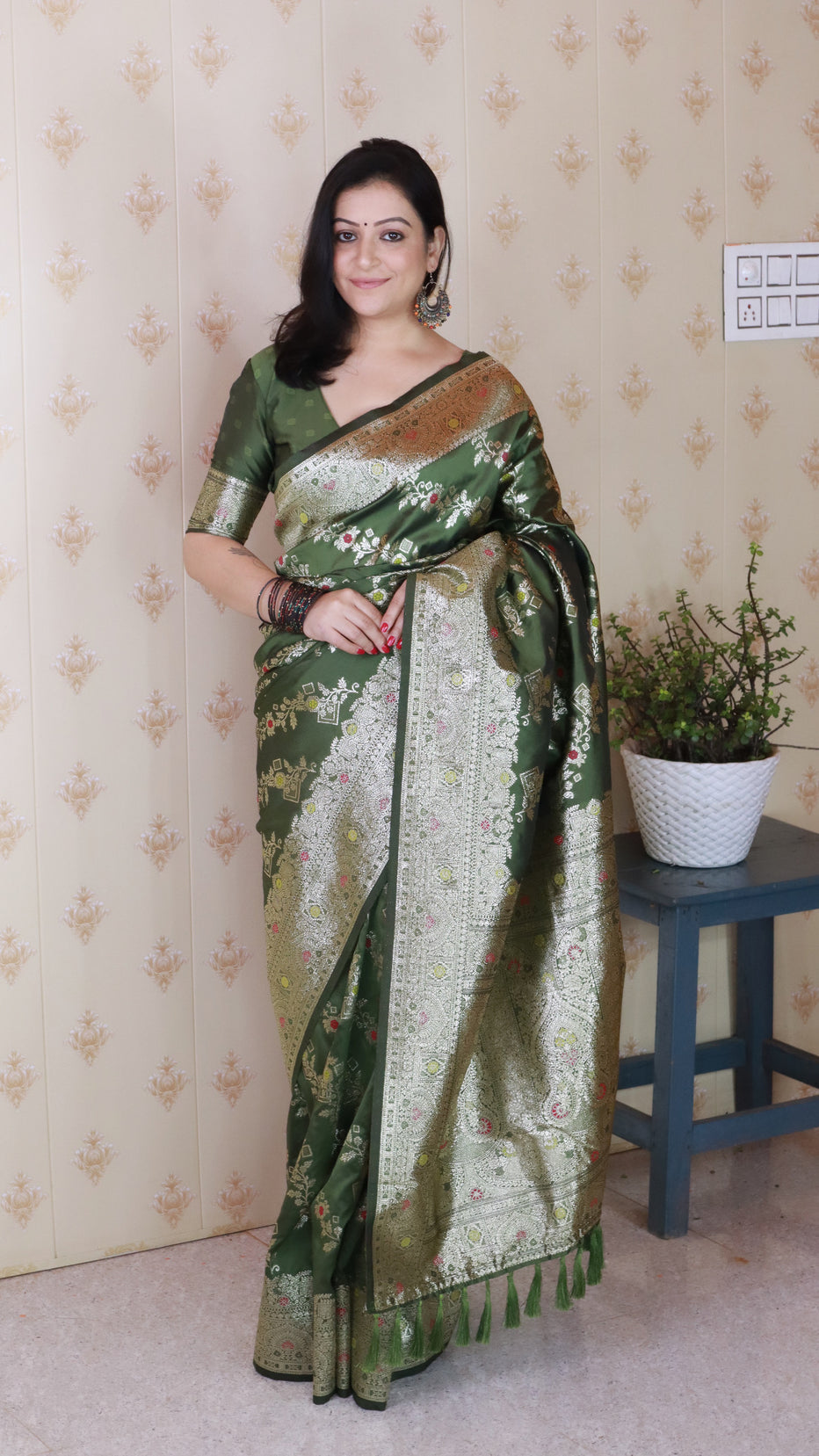 Mehendi Green Soft Silk Banarasi Jaal Meenakari Zari Banarasi Saree