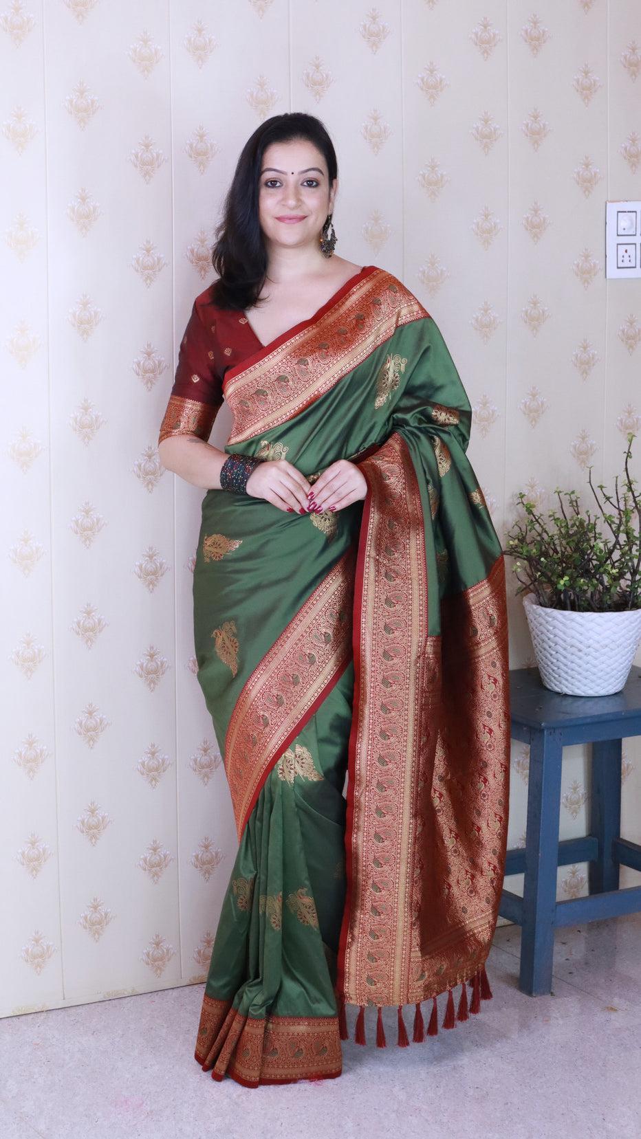 Mehendi Green Soft Silk Banarasi Peacock Zari Woven Saree Kanjivaram Saree Anant Tex Exports Pvt.Ltd..