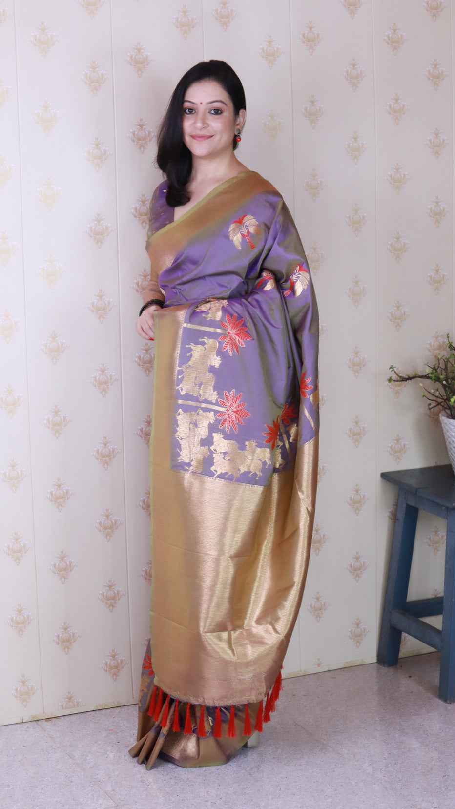 Lavender Soft Silk with Kamdhenu Weaves Zari Woven Saree