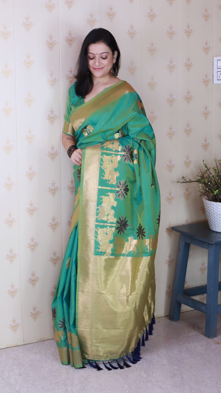 Green Soft Silk with Kamdhenu Weaves Zari Woven Saree