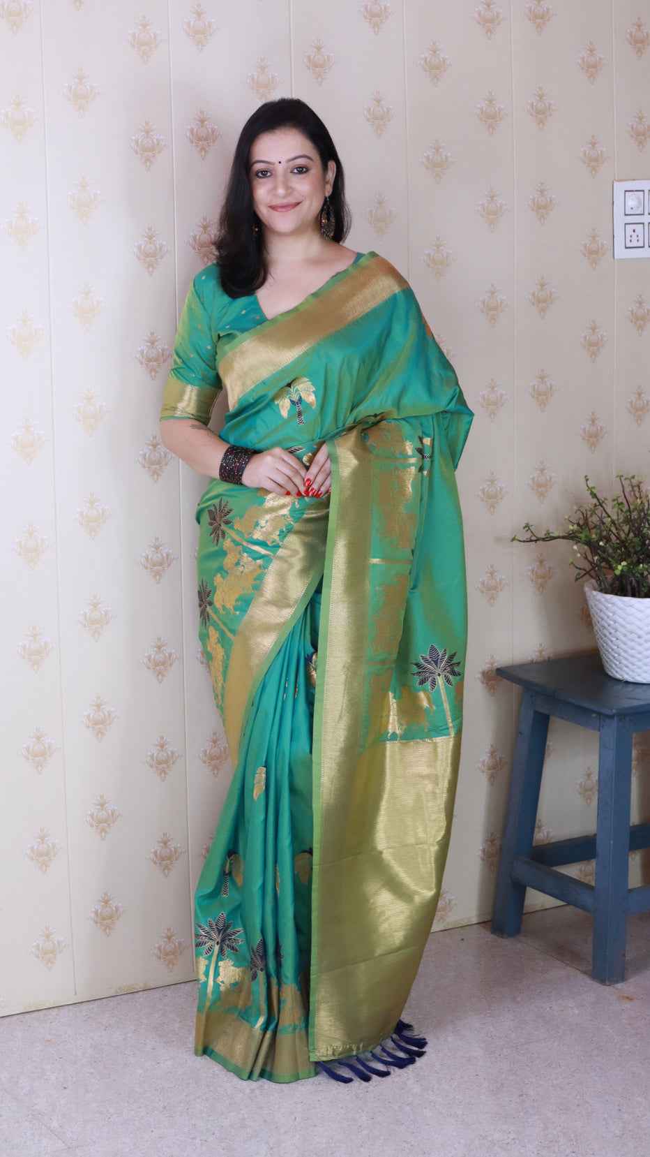 Green Soft Silk with Kamdhenu Weaves Zari Woven Saree