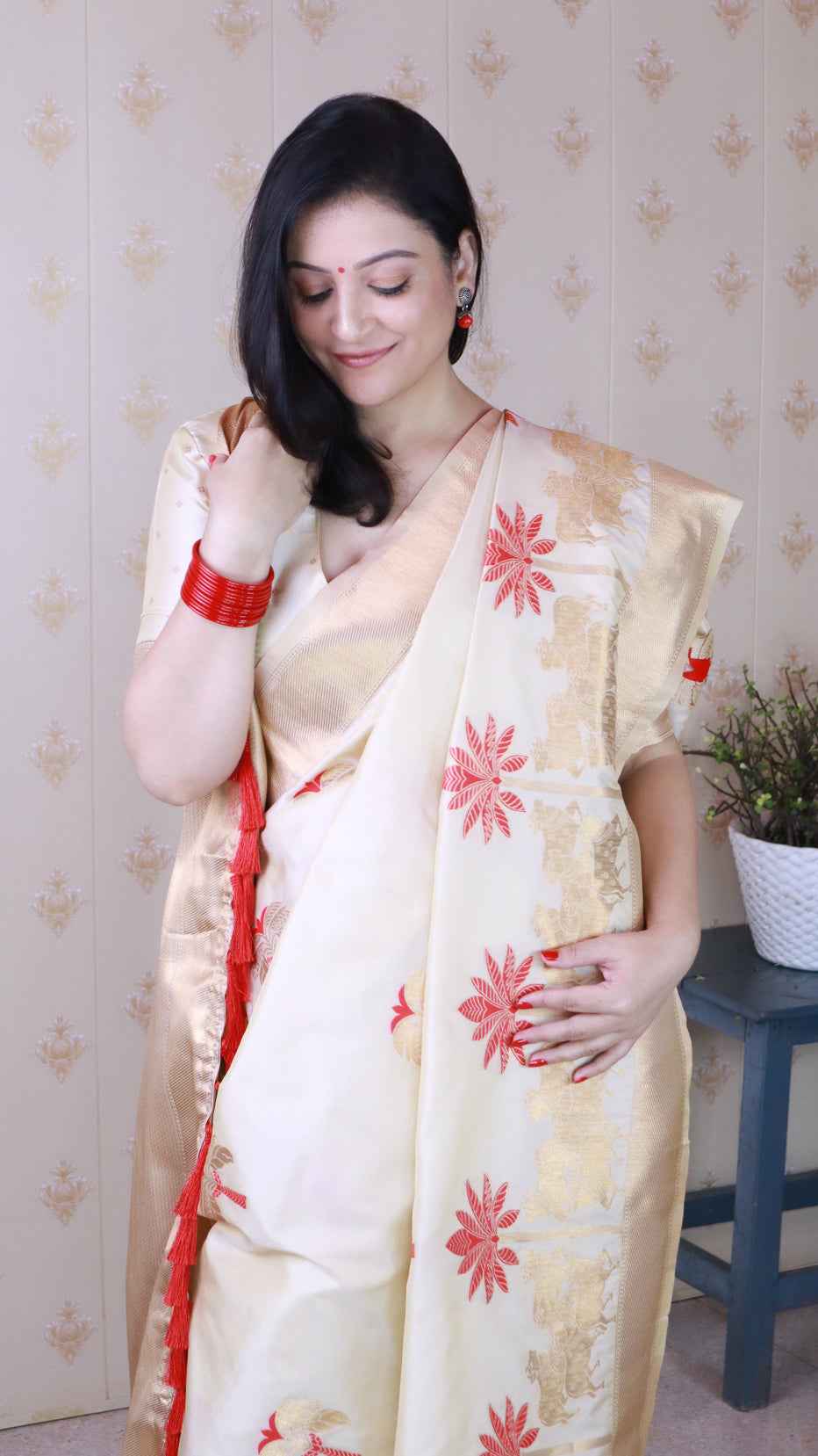 Cream Soft Silk with Kamdhenu Weaves Zari Woven Saree