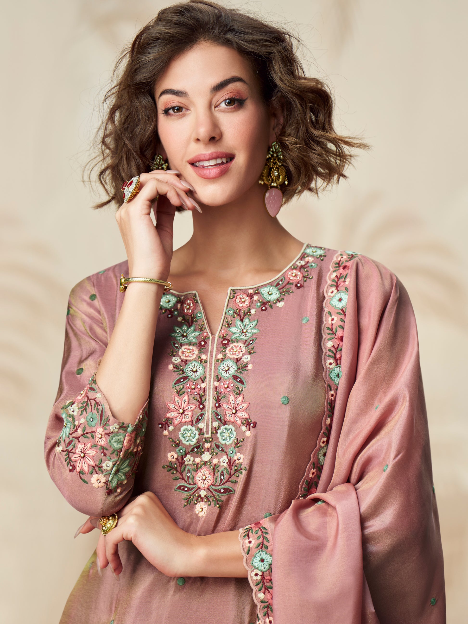 Dupatta detailing of mauve embroidered suit

