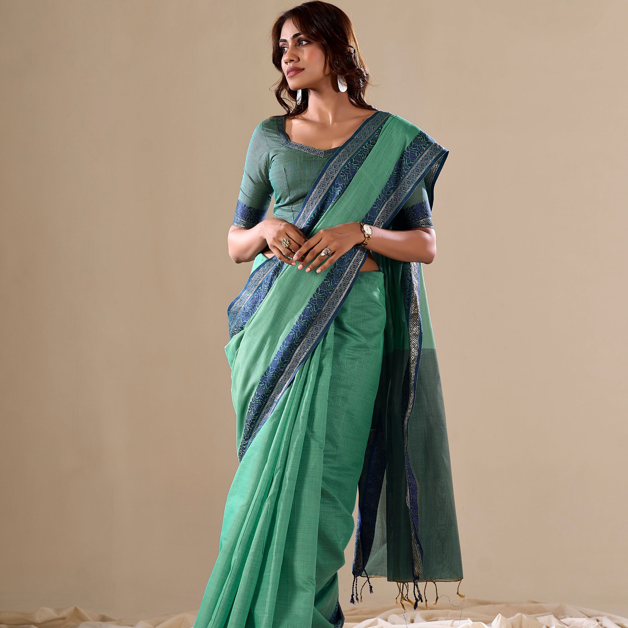 Green handloom saree with navy blue border

