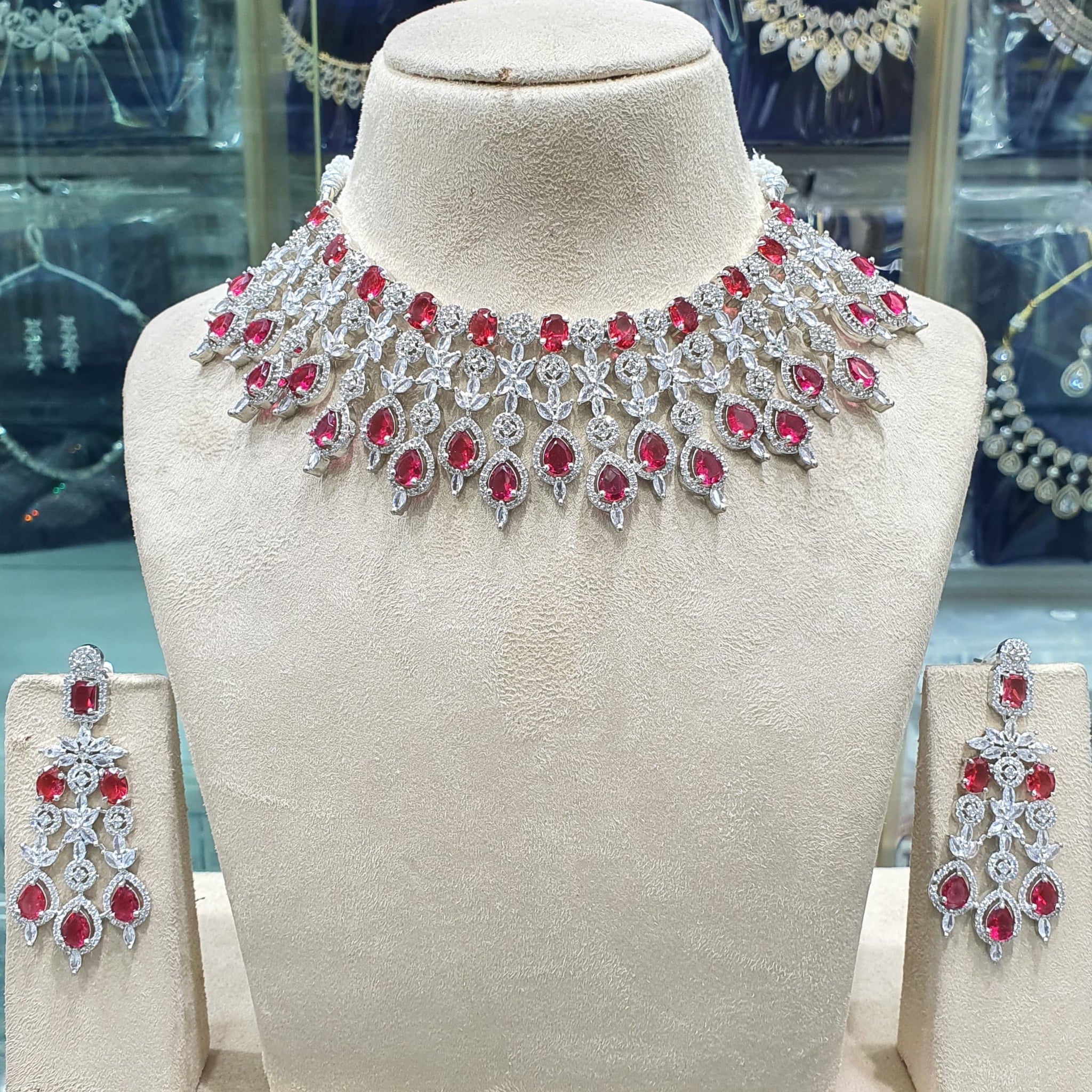 Red necklace set for bridal look