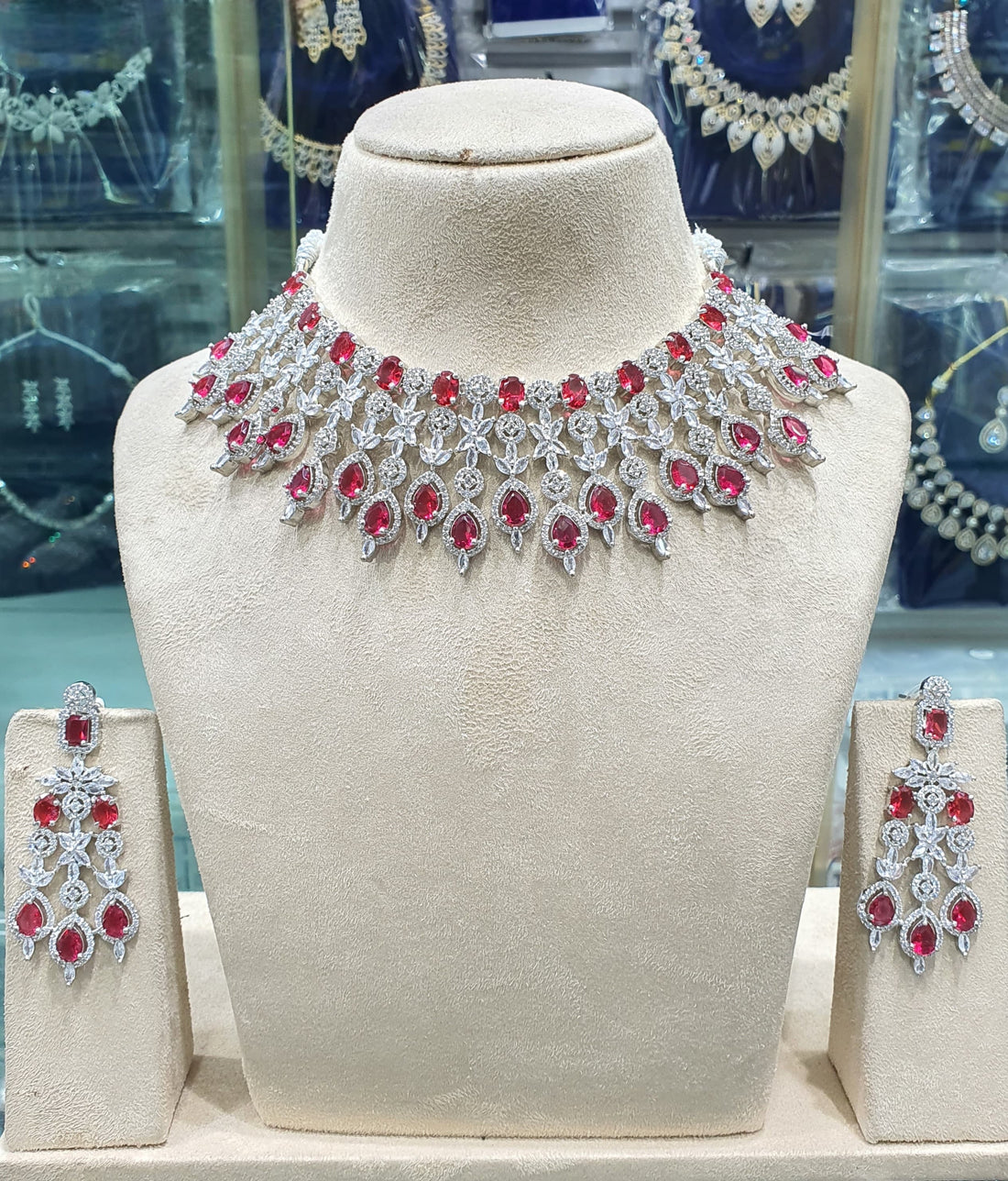 Red necklace set for bridal look