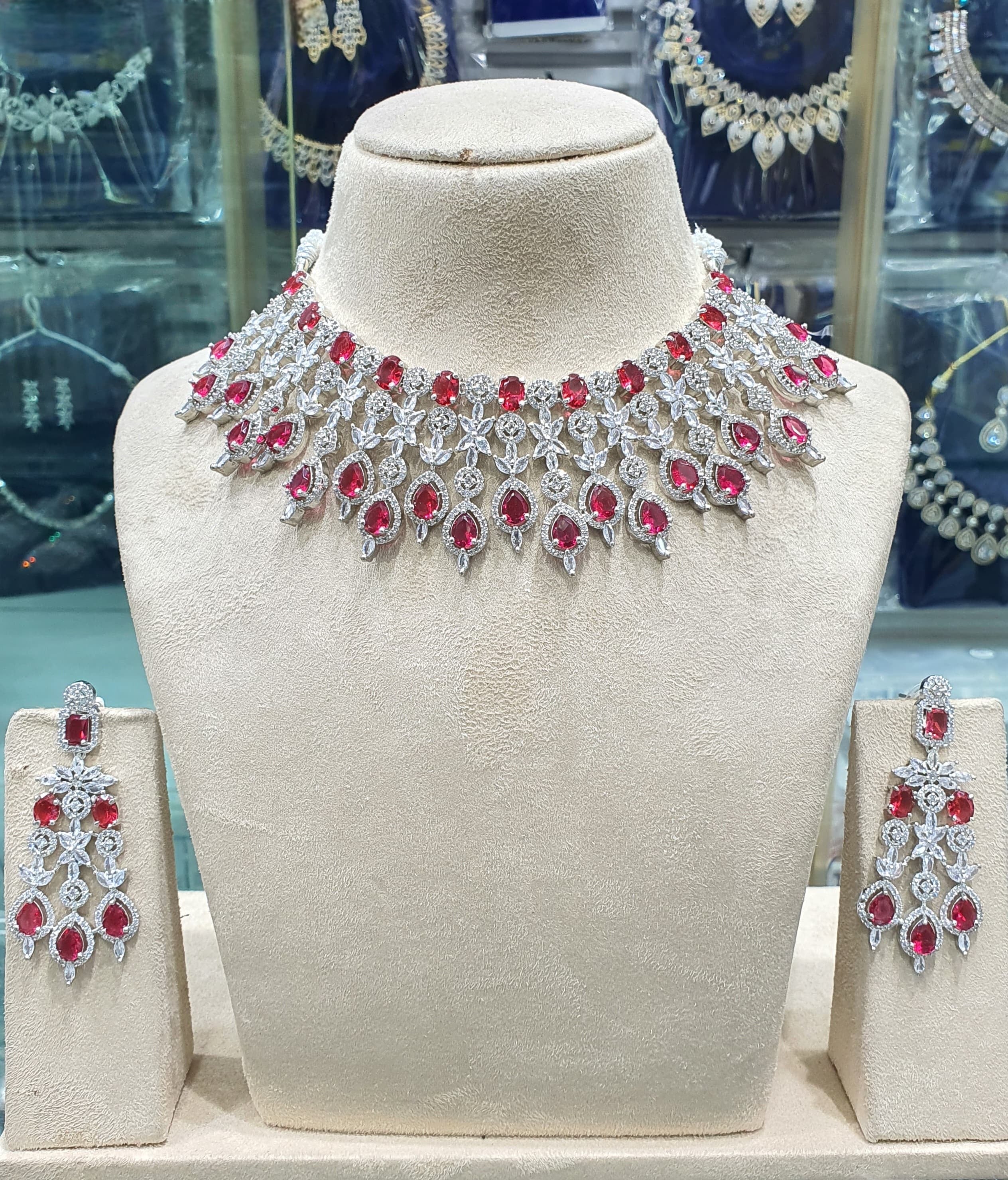 Red necklace set for bridal look