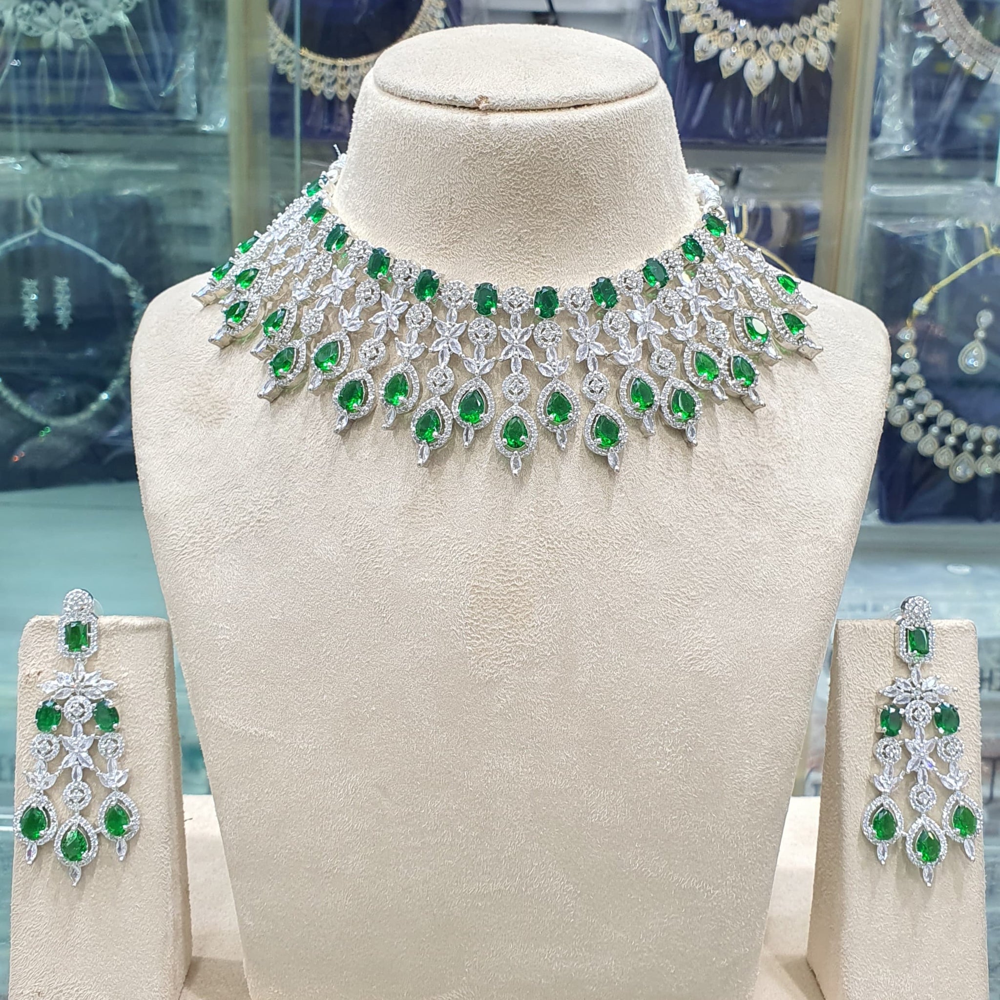 Emerald green necklace set with earrings