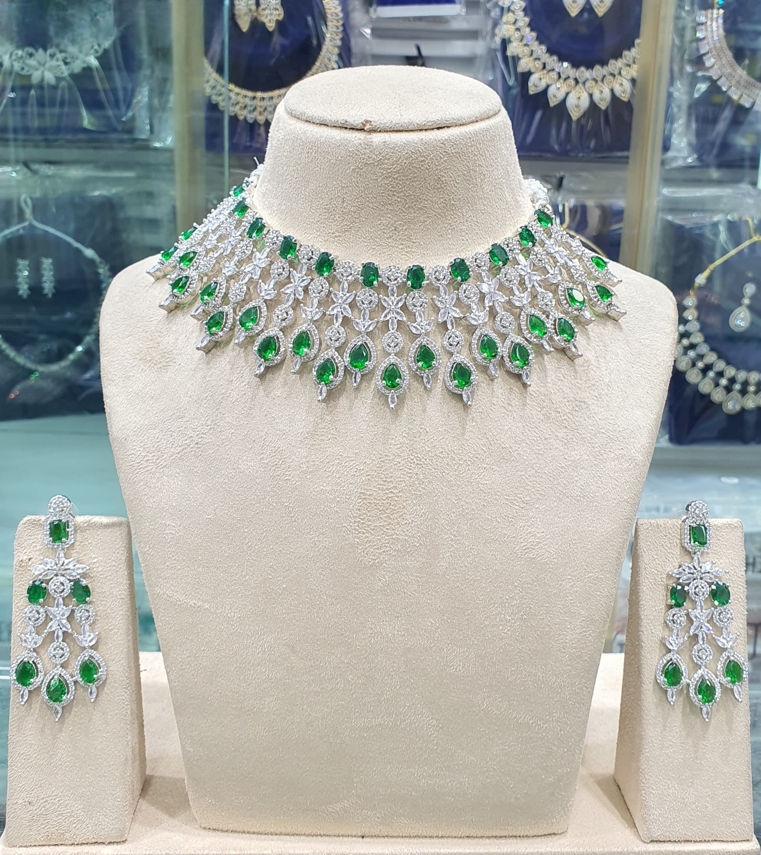 Emerald green necklace set with earrings
