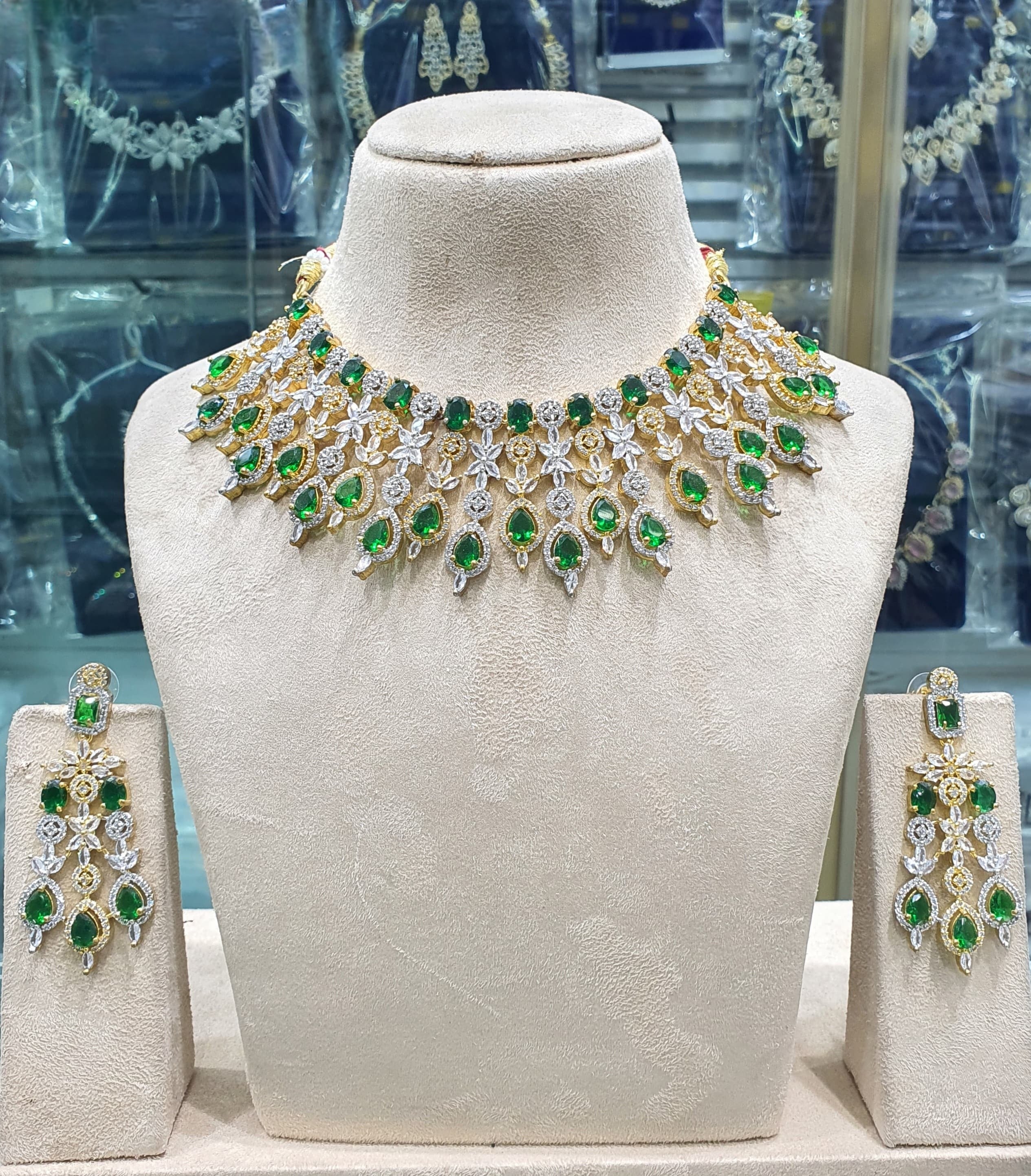 Green diamond necklace set