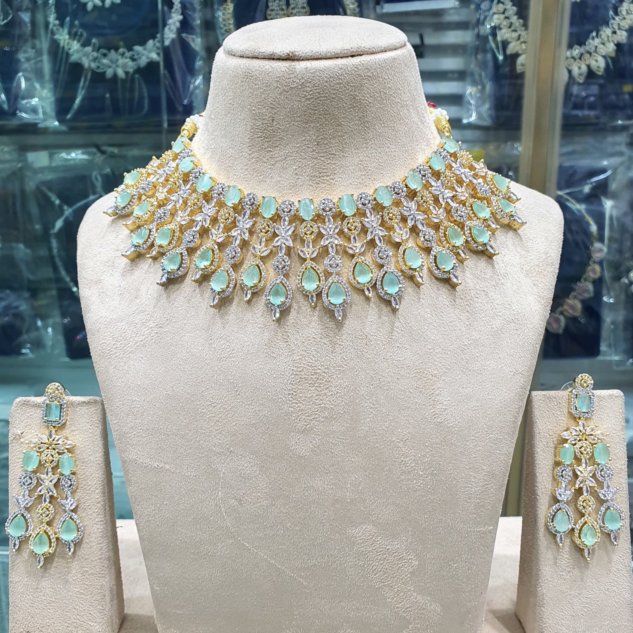 Light blue necklace for receptions