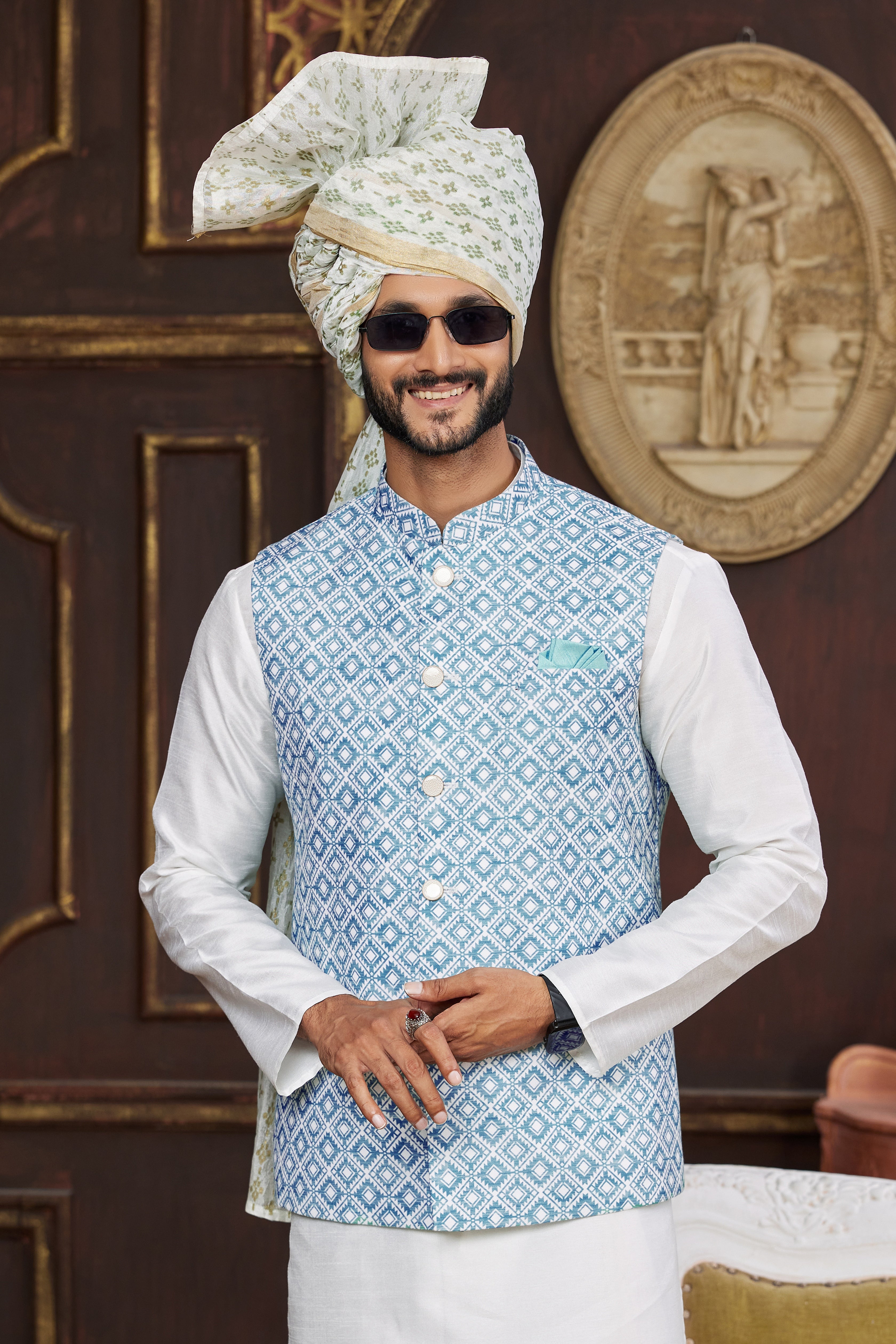 Groom’s wedding outfit in navy blue silk