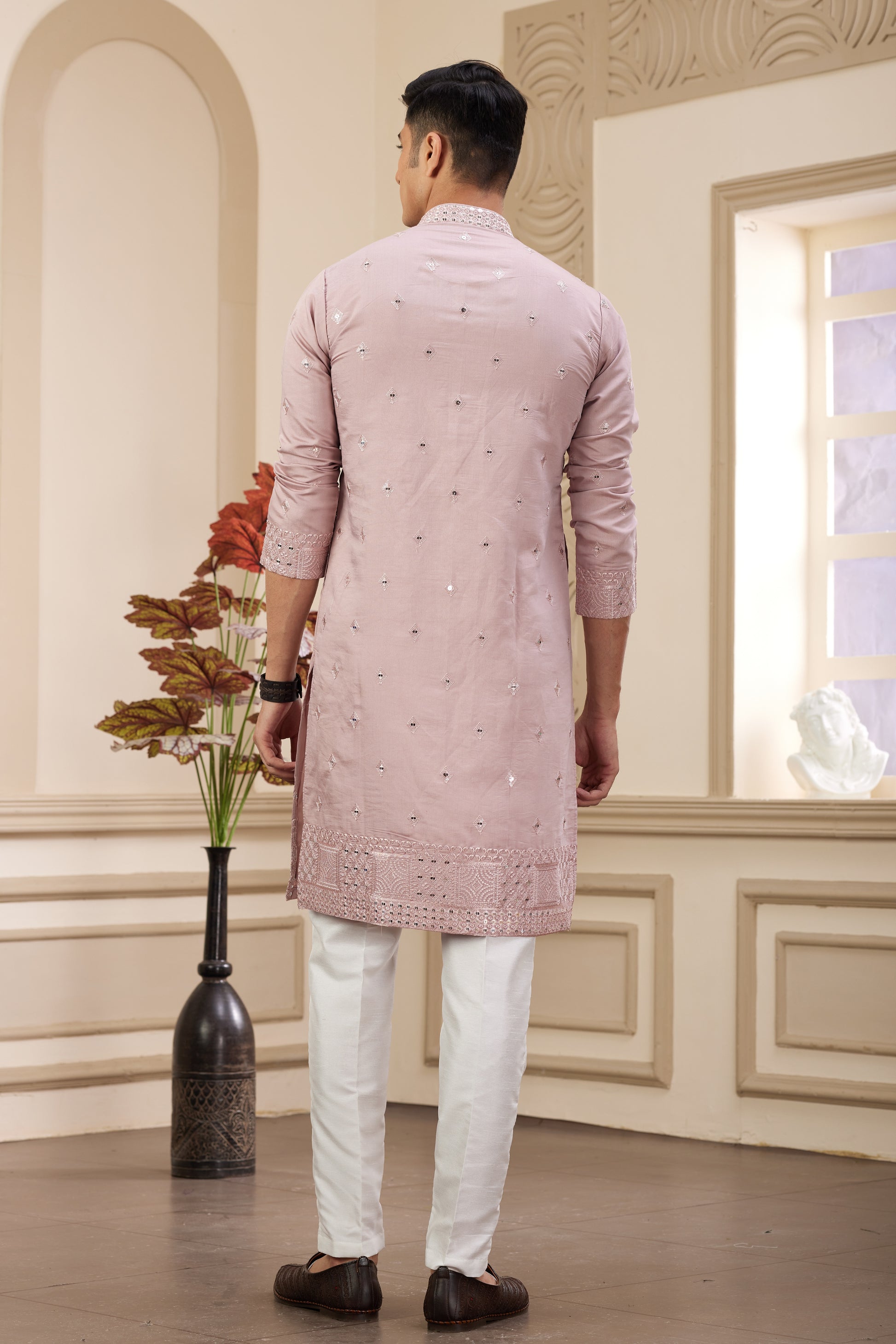 Modern kurta set in light purple 