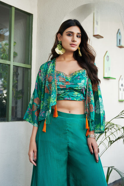 Chinon Crop Top with Floral Print and Embroidery – Close-up