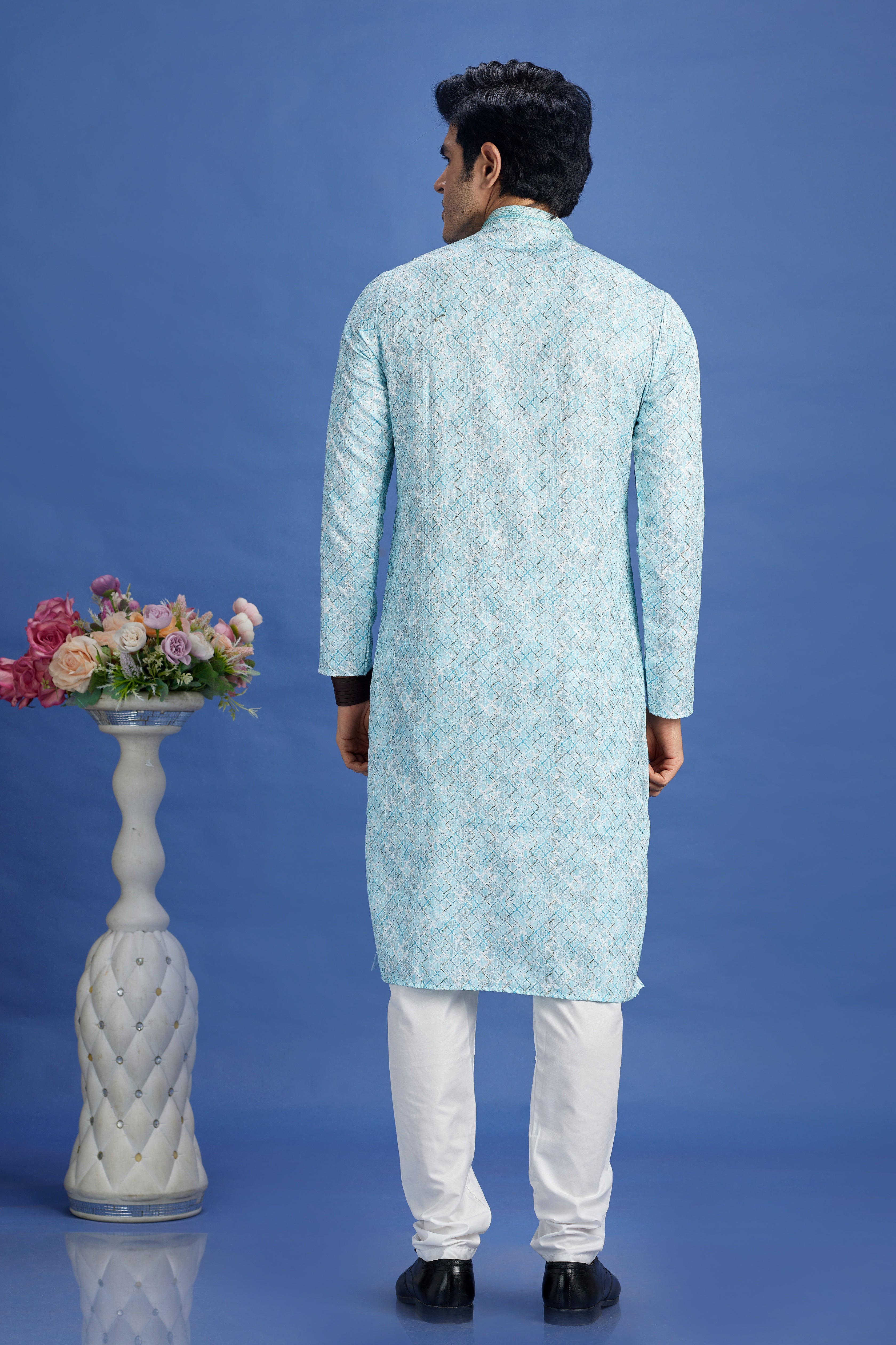 Men’s traditional kurta in blue tone