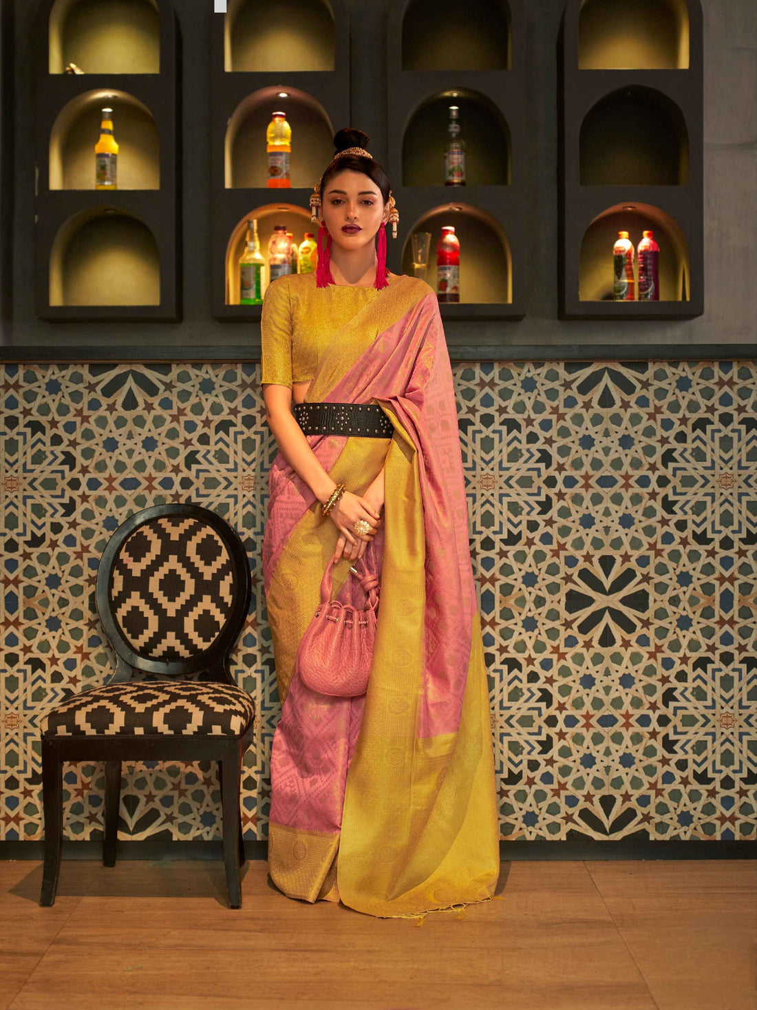Yellow &amp; Pink Zari Base Handloom Weaving Silk Saree