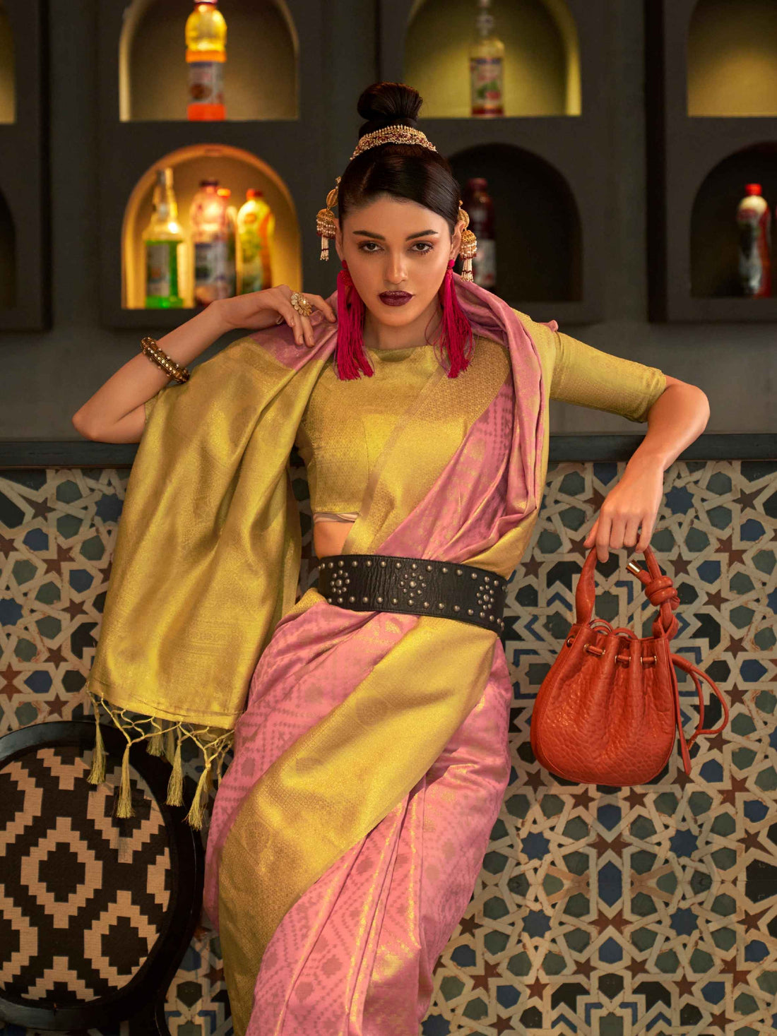 Yellow &amp; Pink Zari Base Handloom Weaving Silk Saree