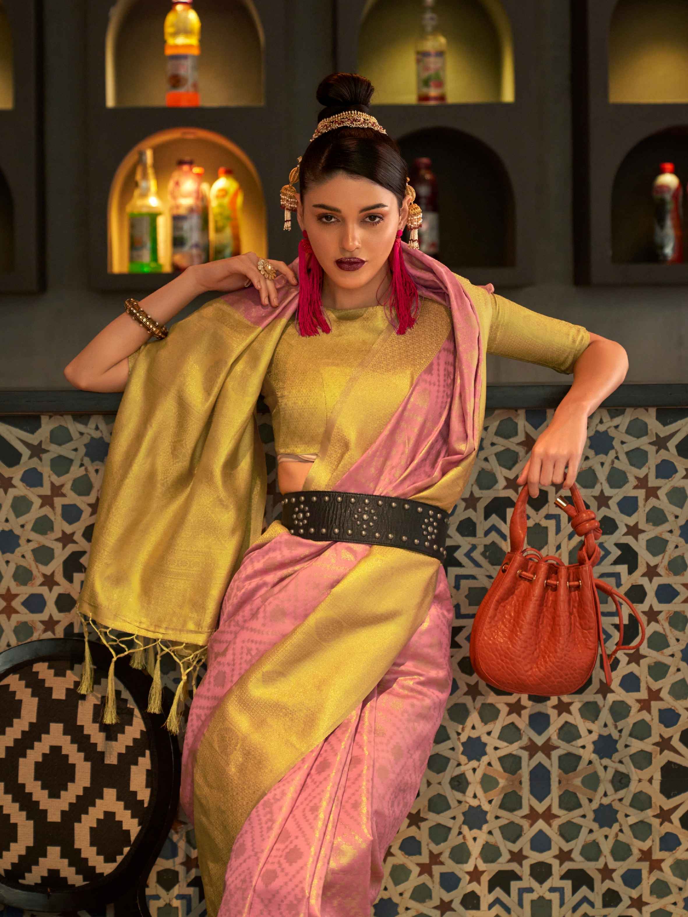 Yellow &amp; Pink Zari Base Handloom Weaving Silk Saree