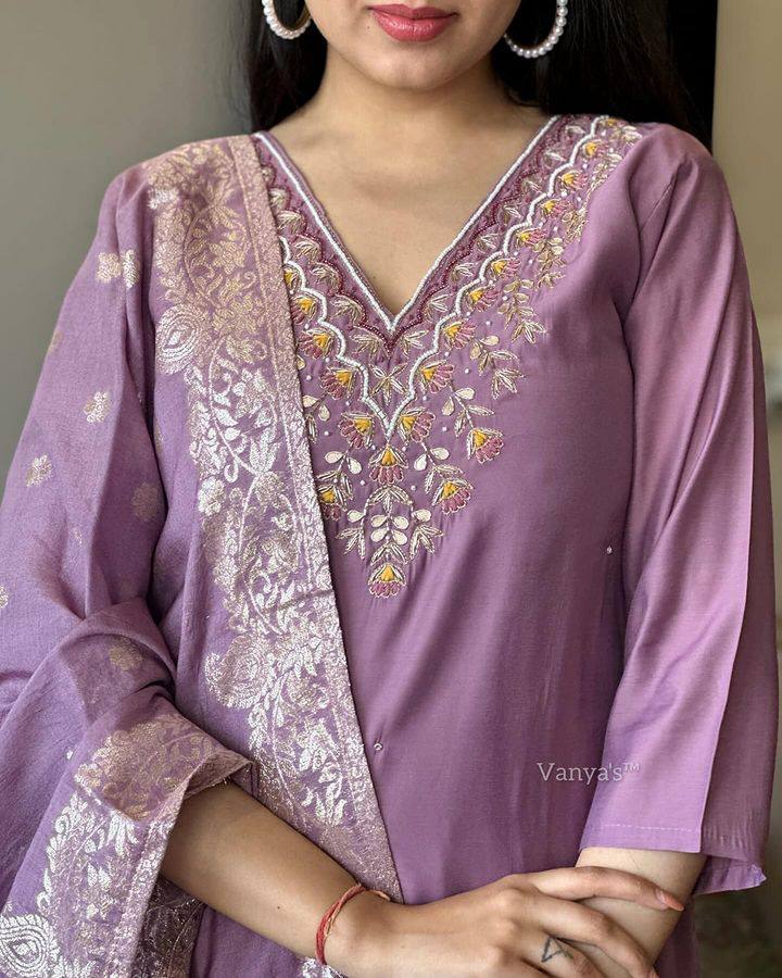 Onion Pink Viscose Rayon Kurti Set with Jacquard Dupatta