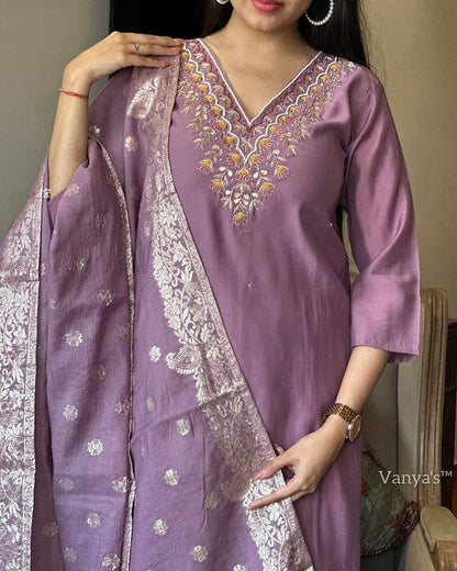 Onion Pink Viscose Rayon Kurti Set with Jacquard Dupatta