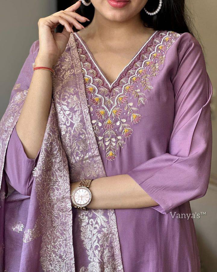 Onion Pink Viscose Rayon Kurti Set with Jacquard Dupatta