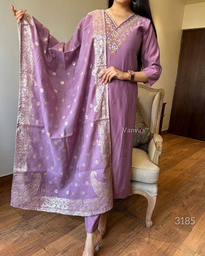 Onion Pink Viscose Rayon Kurti Set with Jacquard Dupatta