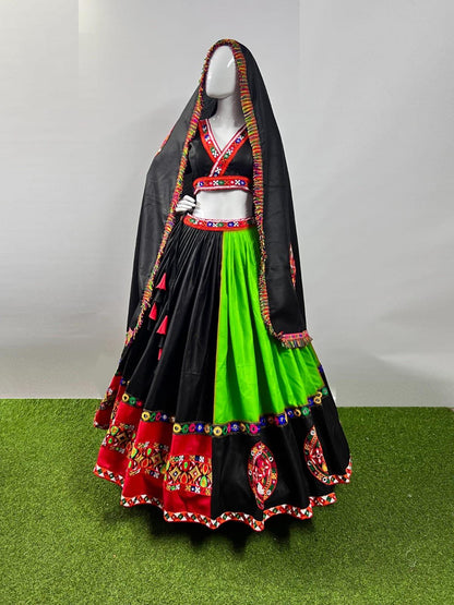 NAVRATRI WEAR CHANIYA CHOLI D.NO. 7043 - Anant Exports